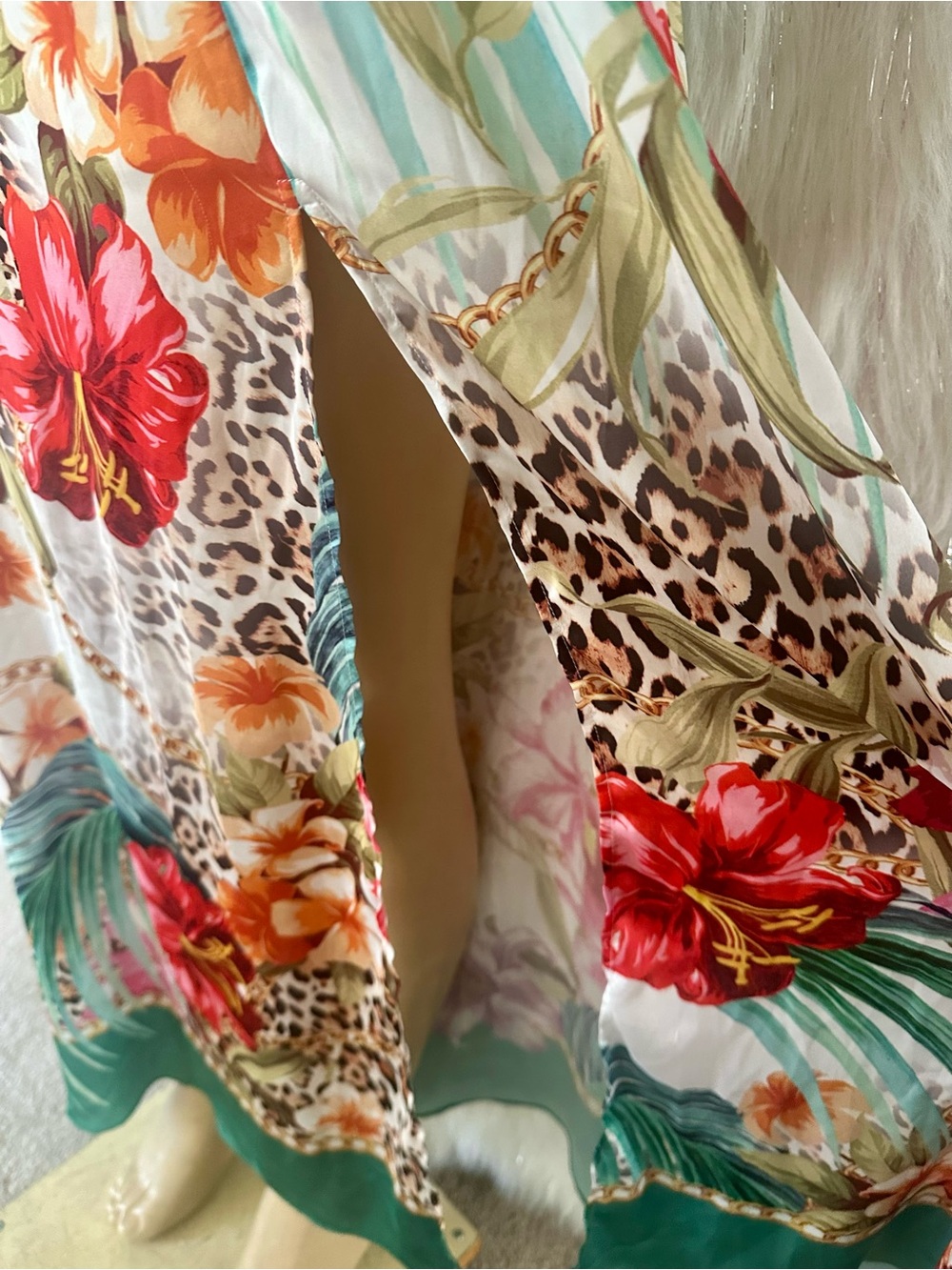 GUESS Tropical Floral Maxi Dress with Green Accents - Picture 4 of 6